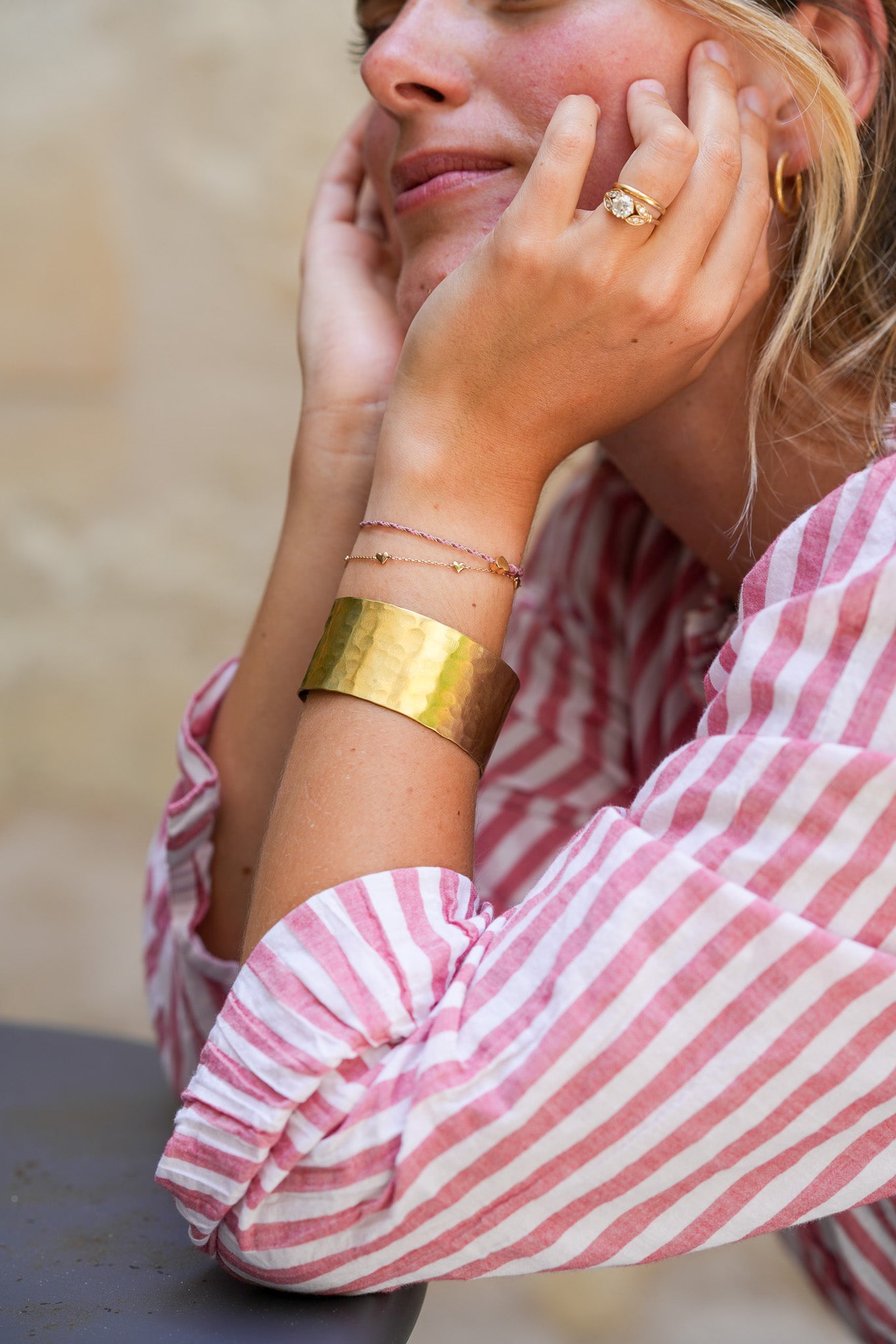 Bracelet martelé en laiton doré – 3 tailles disponibles