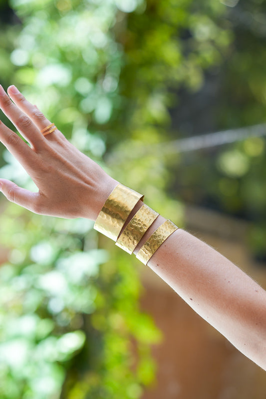 Bracelet martelé en laiton doré – 3 tailles disponibles