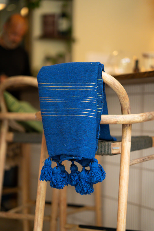 Fouta en coton aux fines rayures dorées