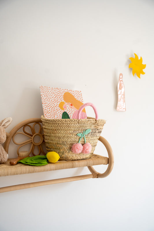 Panier enfant cerise – broderie en laine