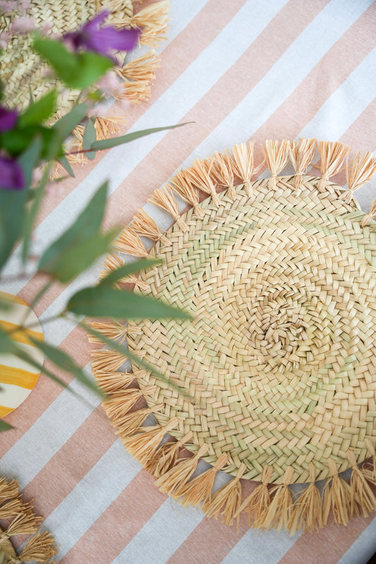Set de table rond en palme – finition franges en raphia